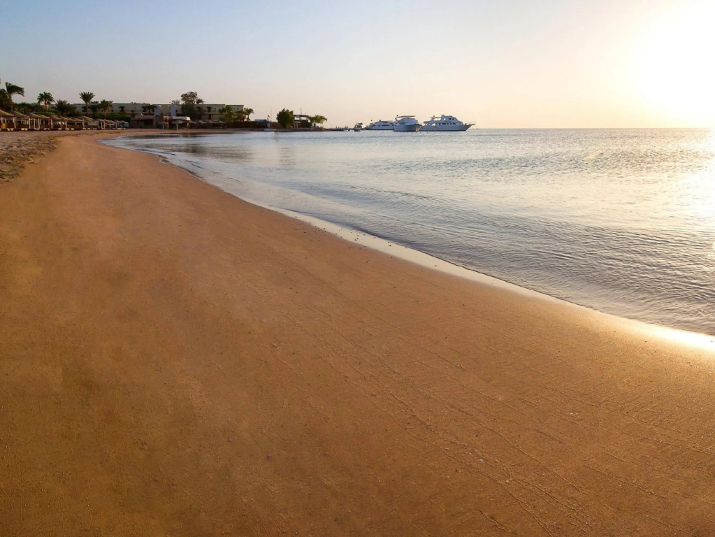 Eagle's Paradise Beach Resort Abu Soma — Safaga, Red Sea