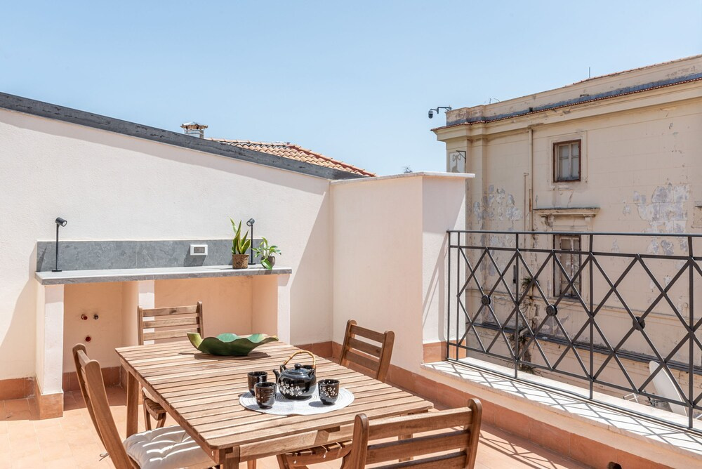 Oretea Apartment With Terrace by Wonderful Italy
