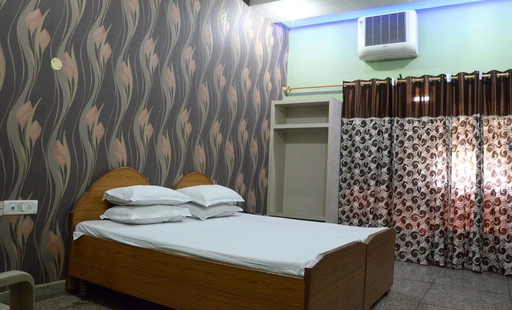 Hotel New Bakshi House