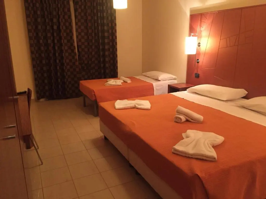 Standard Triple room