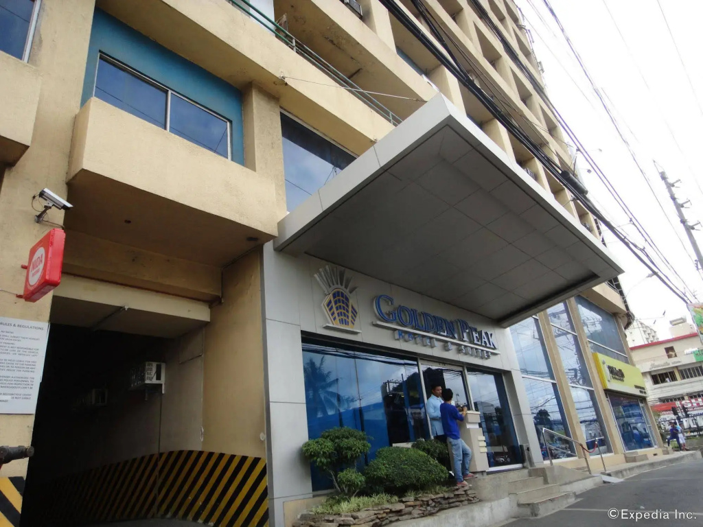 The Golden Peak Hotel & Suites powered by Cocotel