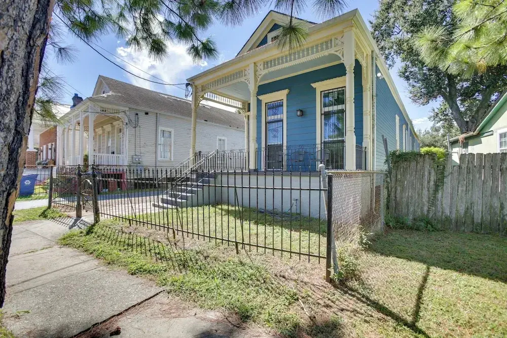 2 Mi to French Quarter: Walkable Nola Home