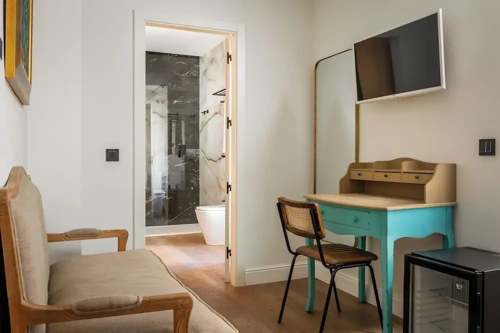 Economy room