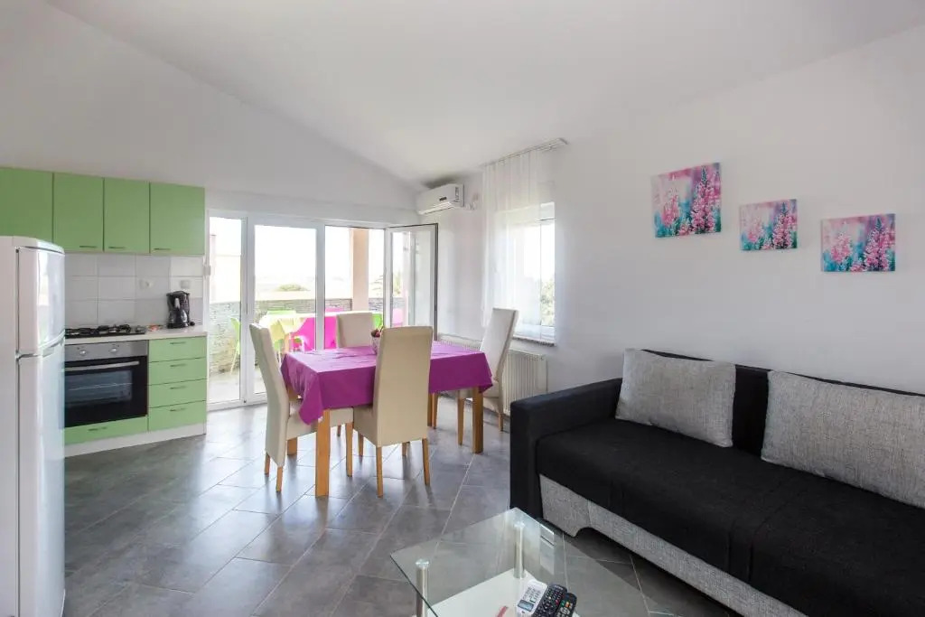 2 Bedrooms Apartment