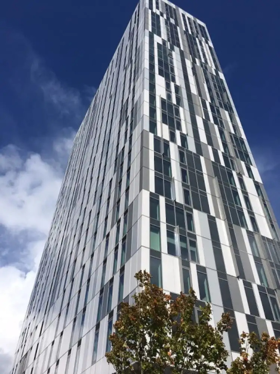 Beautiful 3 Bed Apartment in Media City