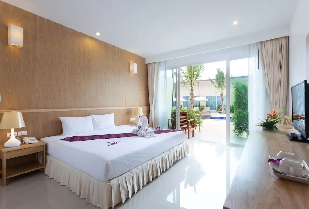 Deluxe Double room with balcony (full double bed)