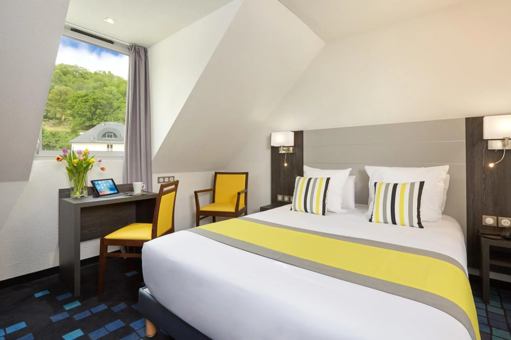 Deluxe Double room (full double bed)