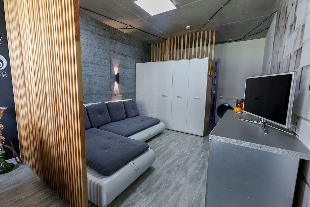 Central Art Studio H1 — 3
