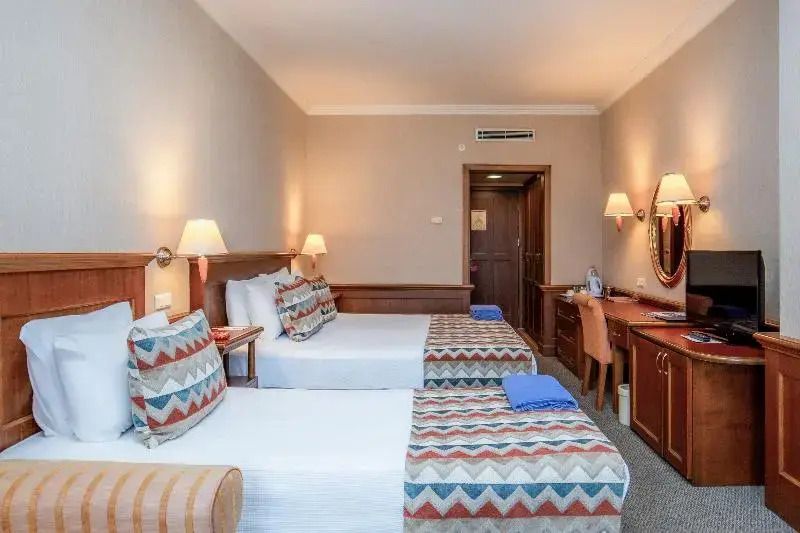 Двухместный номер Standard с видом на окрестности двуспальная кровать в Grand Kaptan Hotel - All Inclusive