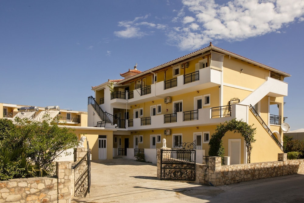 Searocco Studios & Apartments