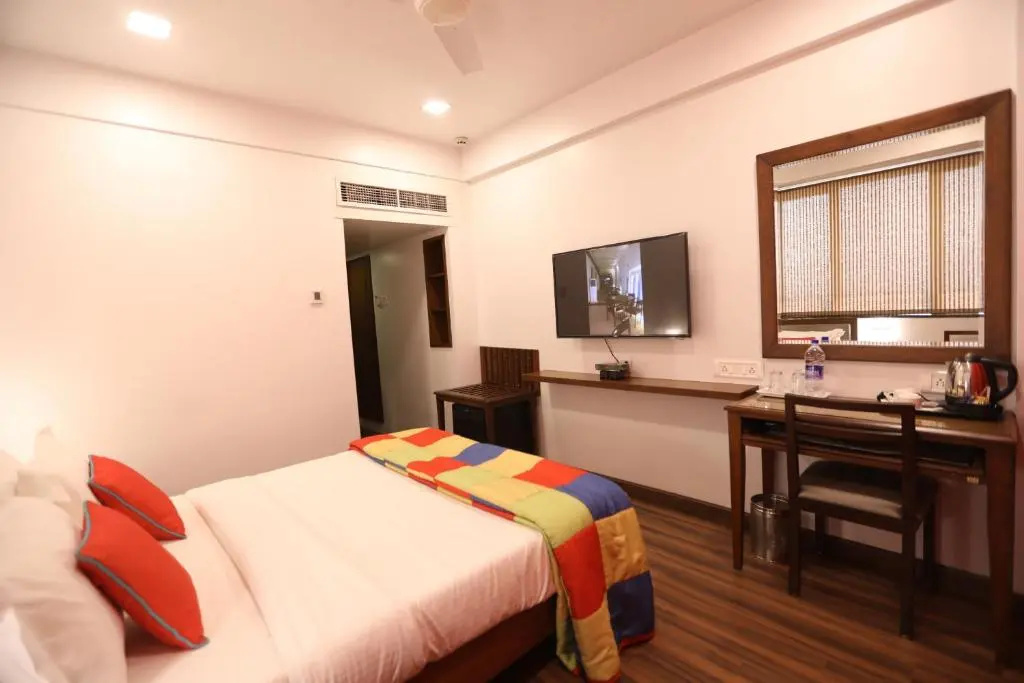 Deluxe Double room (full double bed)