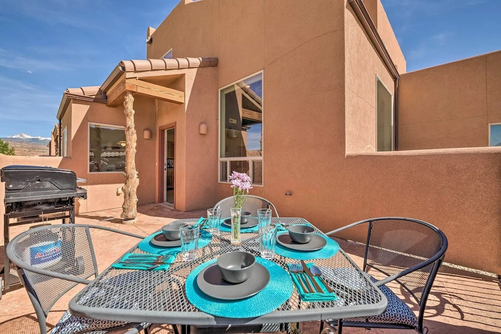 Moab Townhome w/ Patio - 11 Mi. to Arches NP!