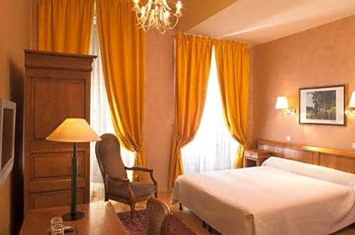 Hotel du Palais Bourbon 81