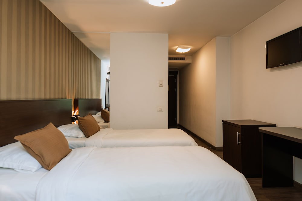 Classic Double room with balcony (twin beds)