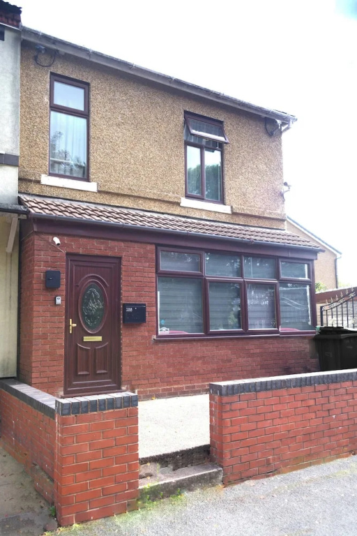 Elegant 5-bedroom Home- Fast Wifi, Free Parking & Netflix