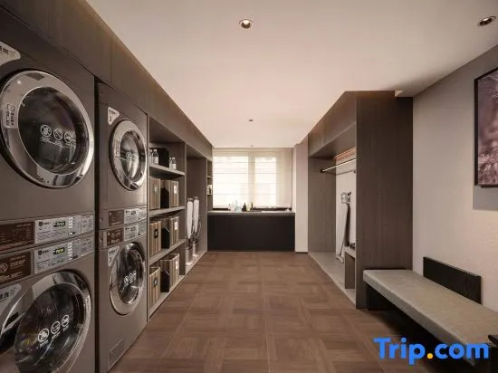 Xuzhou Pengcheng Square Xuyi Affiliated Hospital Subway Station Atour Hotel