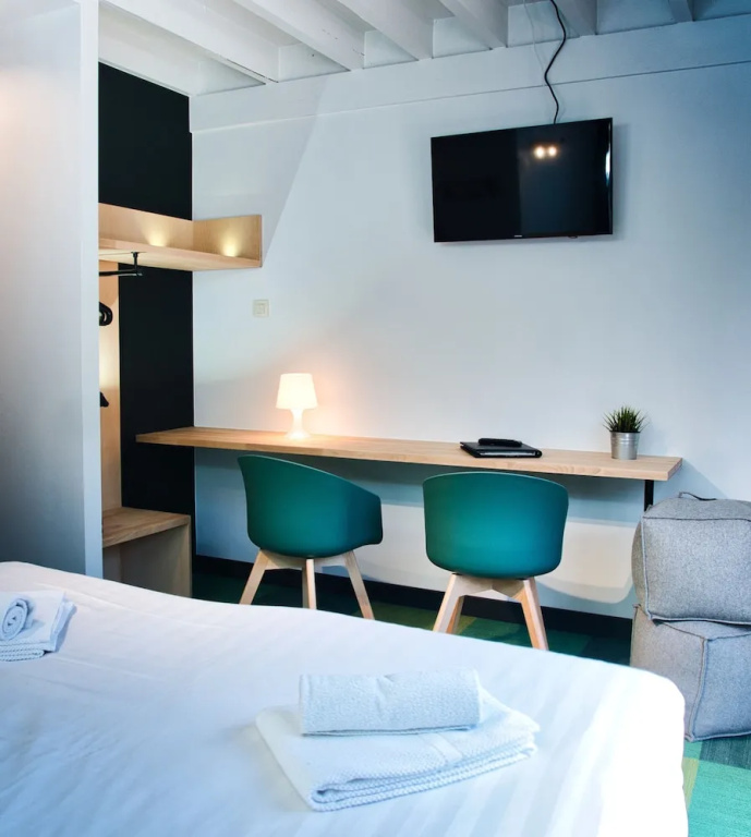 Standard Double room with balcony (full double bed)