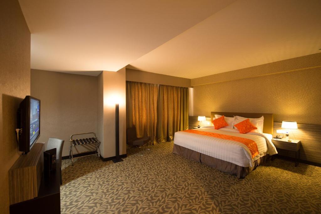 Grand Alora Hotel