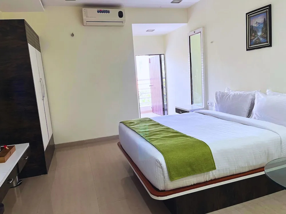 Deluxe room with balcony and with land view
