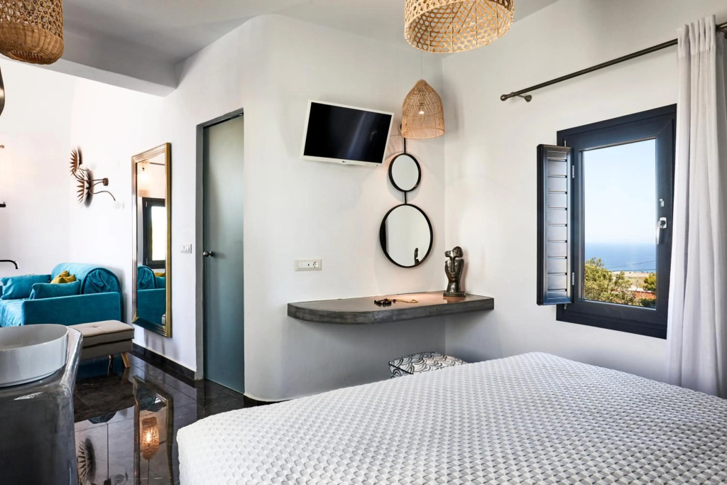 Oia Suites — 4