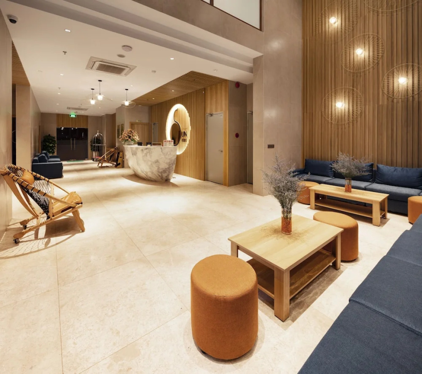 Lobby & Reception