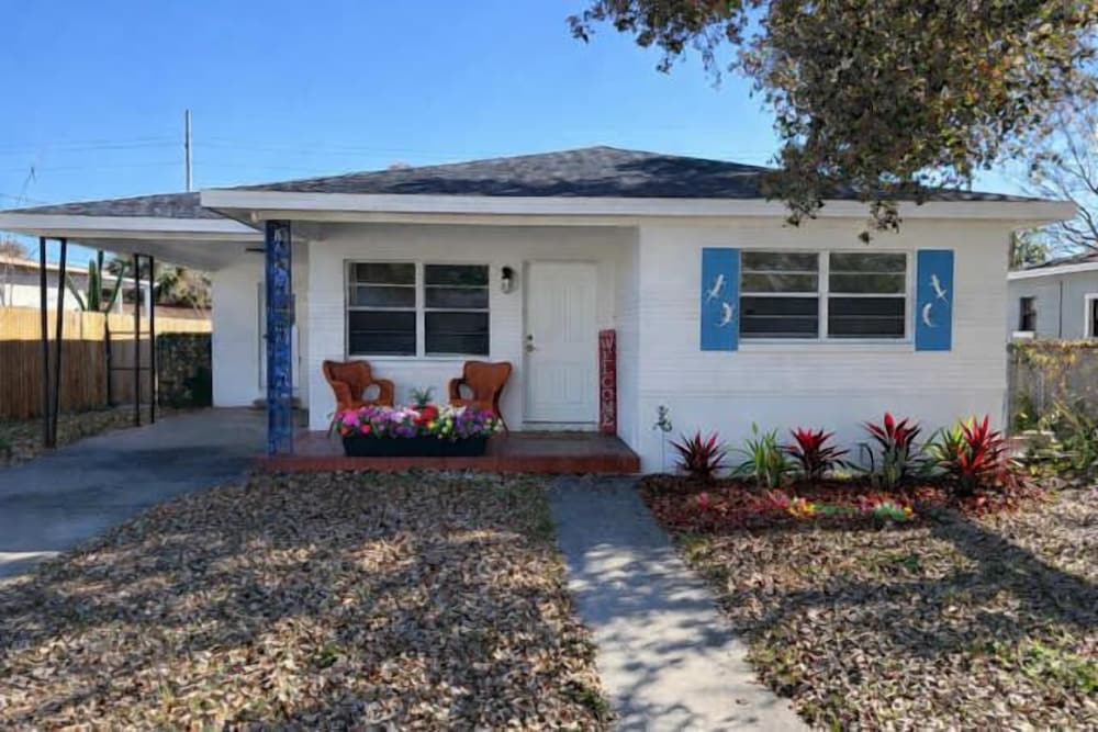 Sunny Side Up A Charming Retreat!