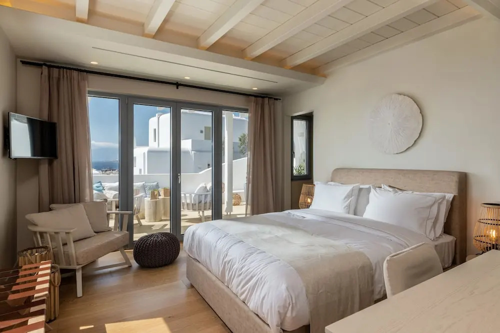 Deluxe Double Suite with balcony and with sea view (full double bed)