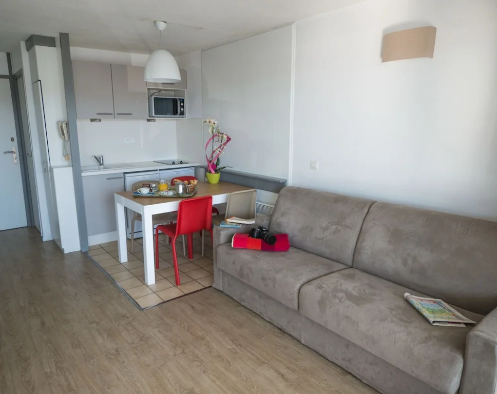 1 Bedroom Apartment with balcony and with harbour view