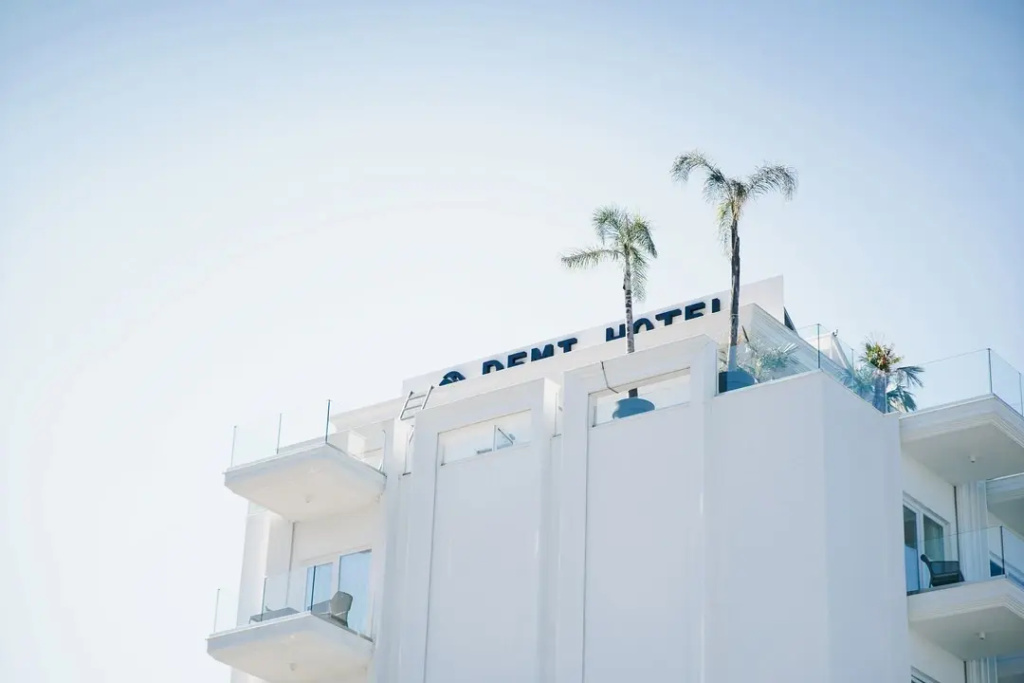 Demi Hotel