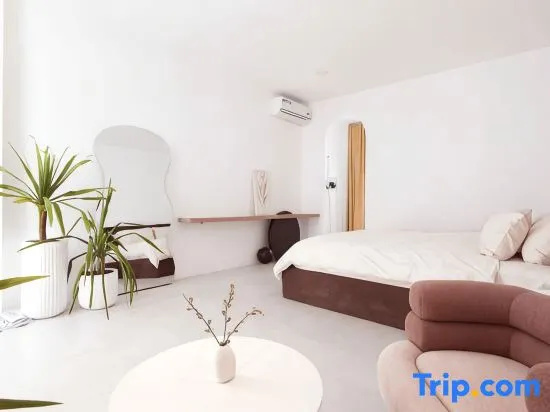 Standard Triple room with garden view