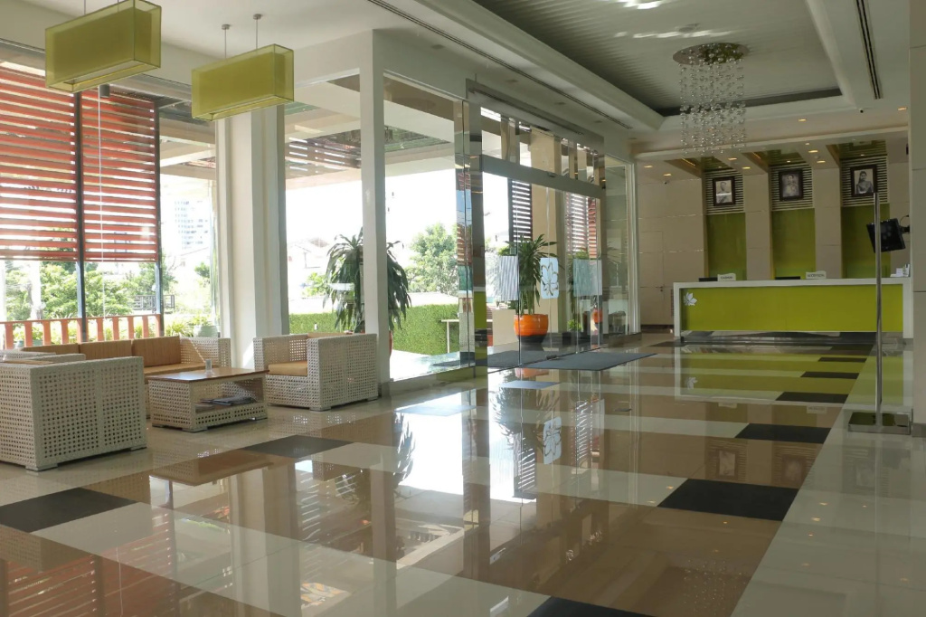 Lobby & Reception