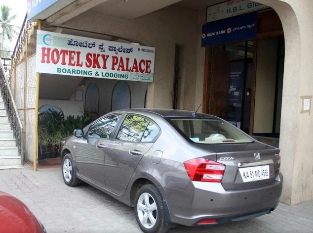 Oyo Sky Palace Near Lalbagh Botanical Garden
