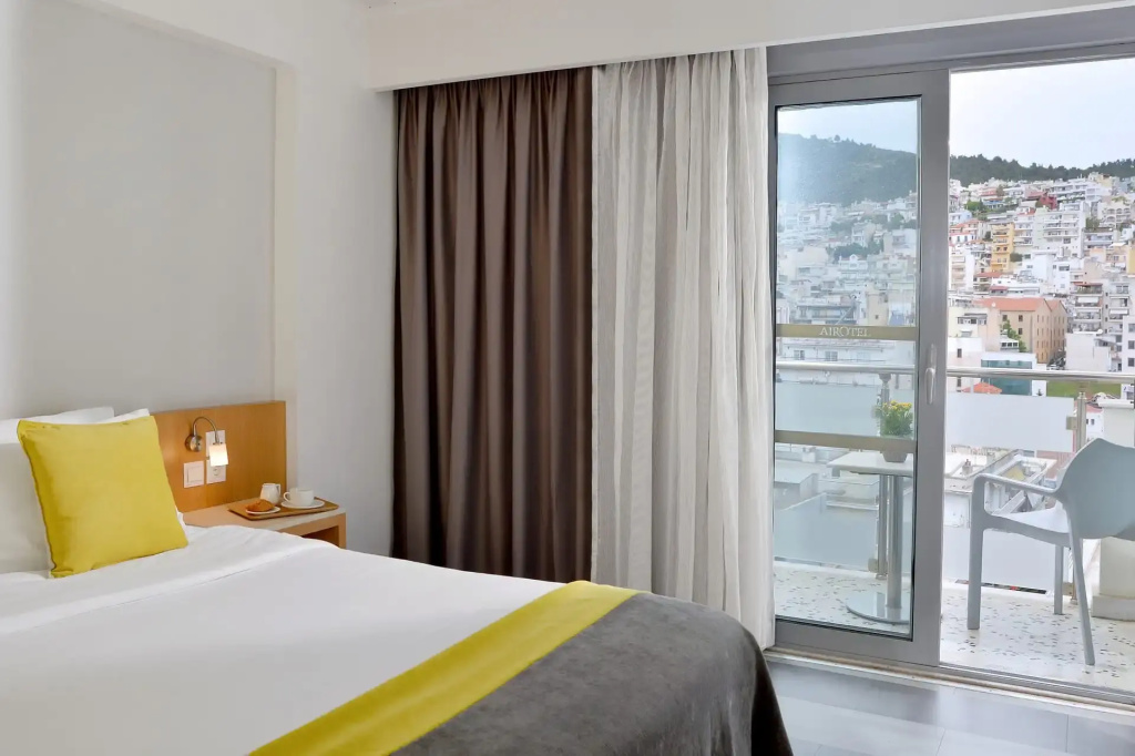 Double room with city view (full double bed)