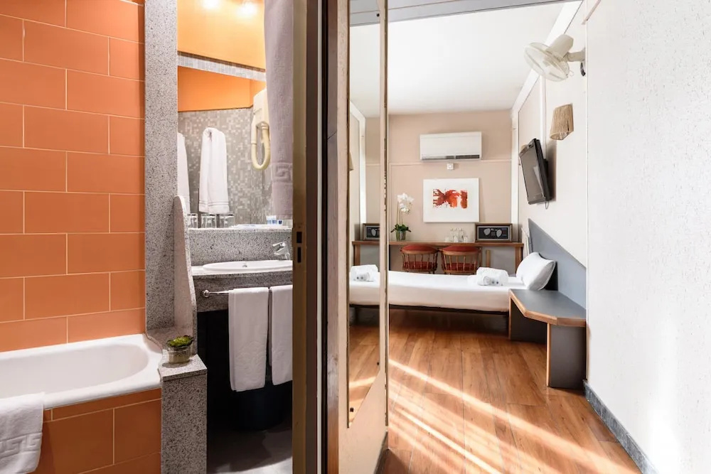 Standard Triple room