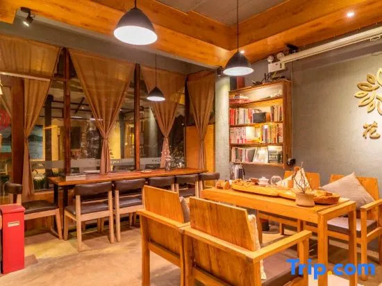 Lugu Lake 97 Rendezvous Lakeside Resort (Puluo Flower Sea Wharf Branch) in Lijiang