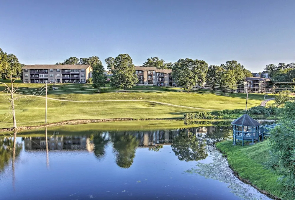 Stunning Table Rock Lake Condo Near Branson Strip!