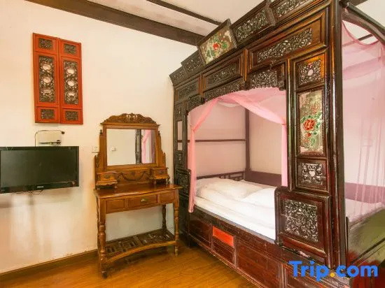 Standard Double room with river view (full double bed)