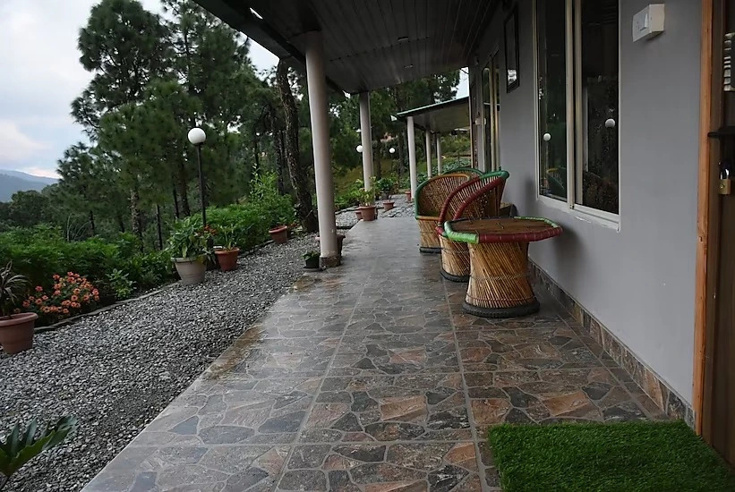 The Moksha Retreat - Général
