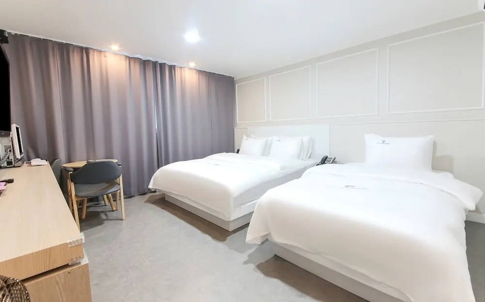 Deluxe Double room (twin beds)