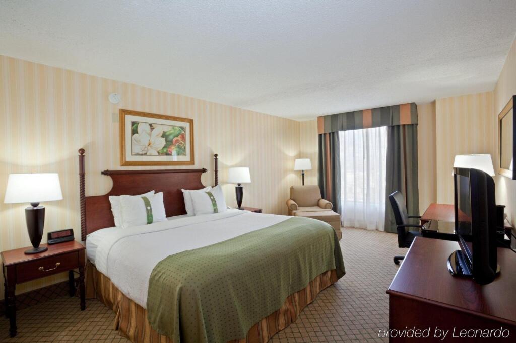 DoubleTree by Hilton Hotel Lawrence by null