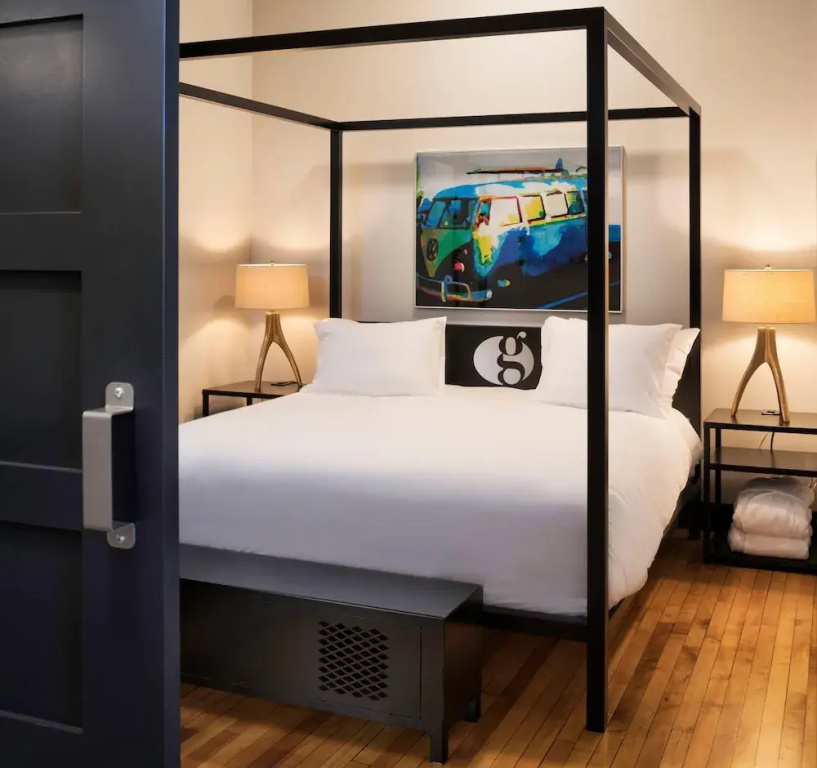Double Suite (full double bed)