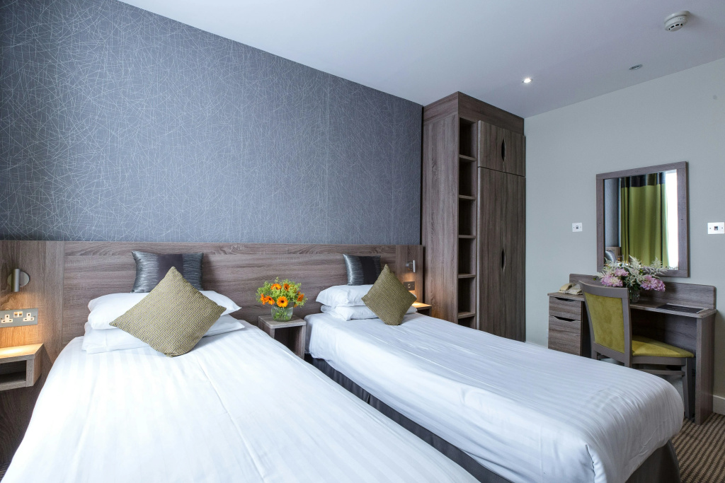 Phoenix Hotel - Photo 5