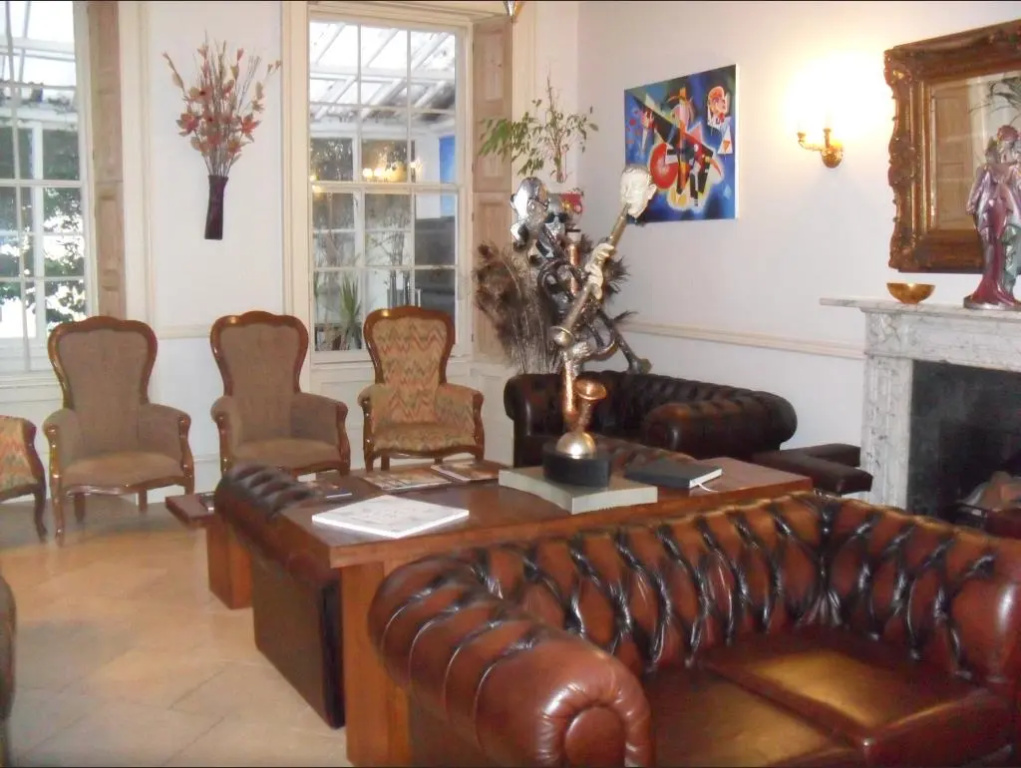Lobby & Reception