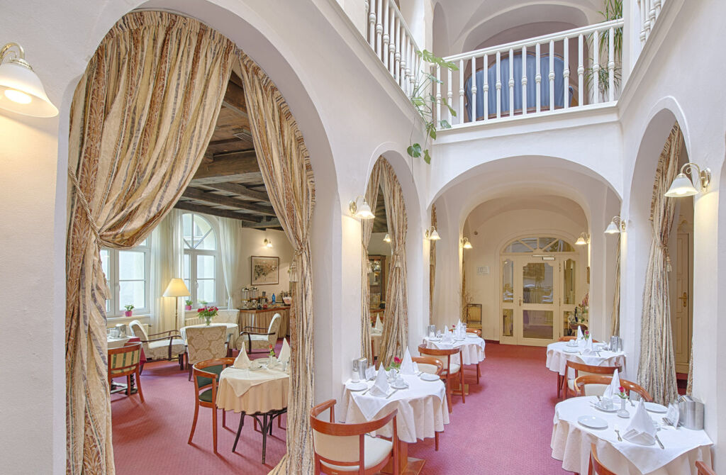 Hotel Embassy by null