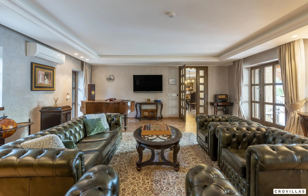 Carolus in Barat with 5 bedrooms and 5 bathrooms
