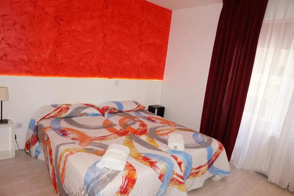 Double room (full double bed)