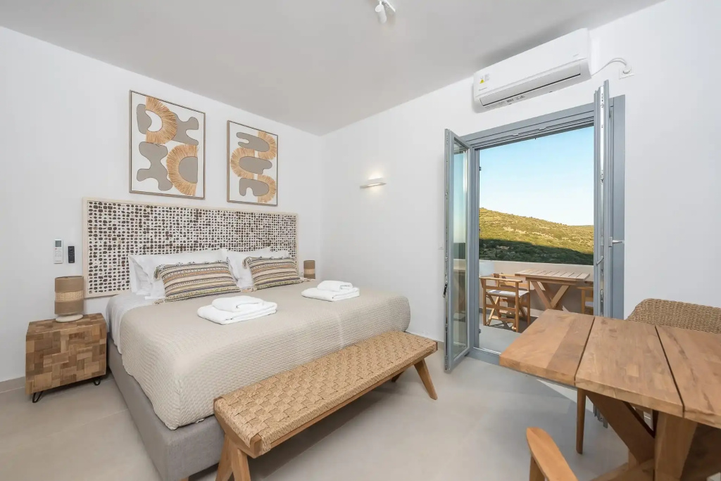 Double Studio with panoramic view (full double bed)