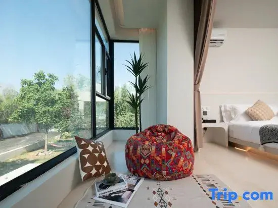 Standard room with courtyard view