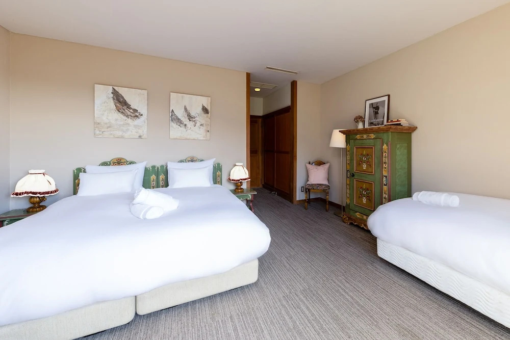 Standard Triple room with land view