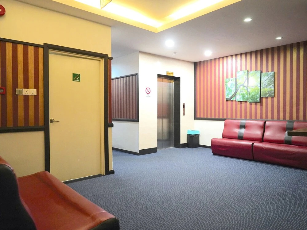 4orty Inn by OYO Rooms